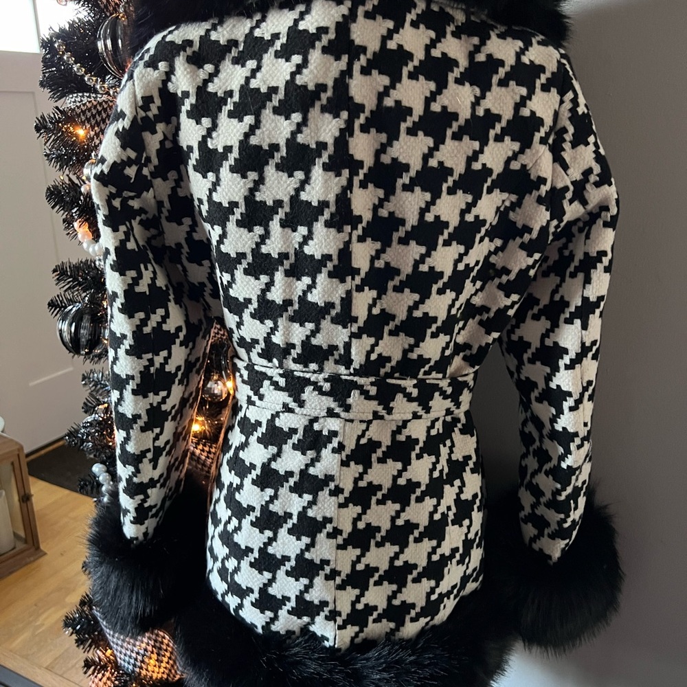 New listing added for this updated coat style!STUNNING Houndstooth Coat - Picture 4 of 8
